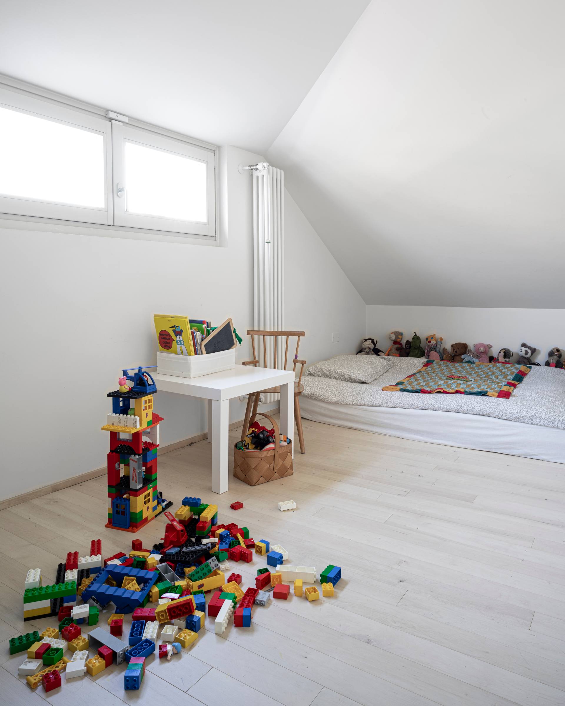 house bg m